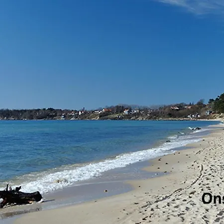 The Cherry - 'den Gule Svane' Near & Guest house Ronne