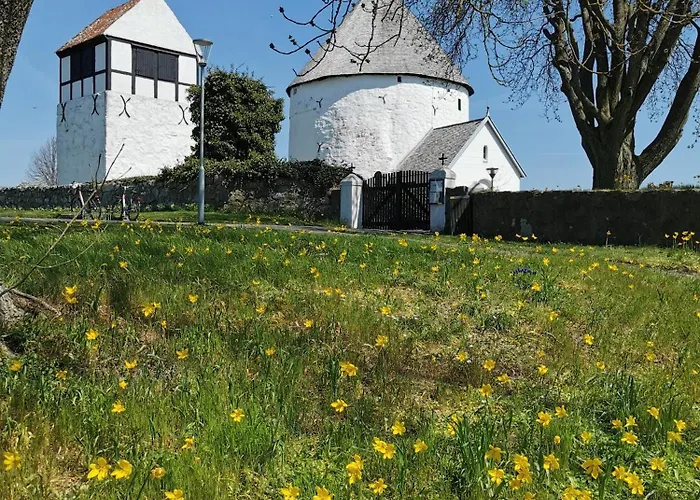 The Cherry - 'den Gule Svane' - Near & 4* Rønne